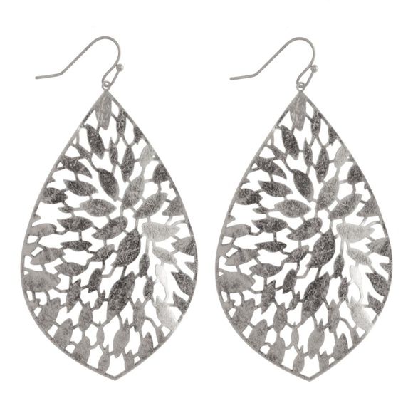 ONE BLESSED NANA Jewelry - NWT**BOUTIQUE***    SILVER DROP EARRINGS